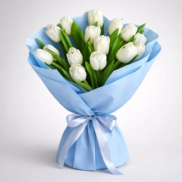 Голубая дымка - букет из белых тюльпанов